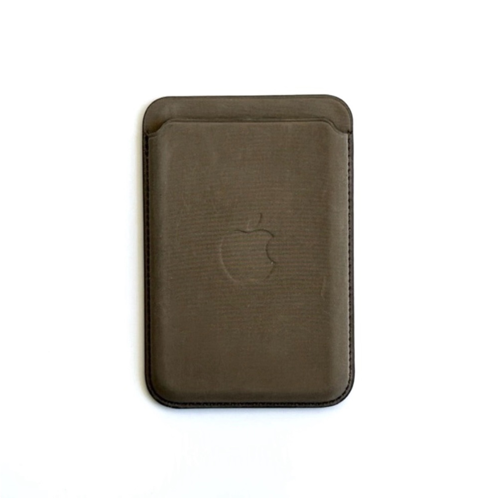 Apple iPhone Wallet with MagSafe in Taupe